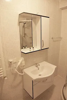 Hotell Mara 3*